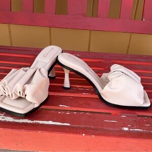 Ercuis Sand Heels for Women
Size 6 1/2.